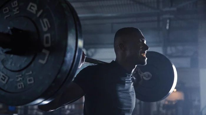 Spiergroei versnellen man die squat